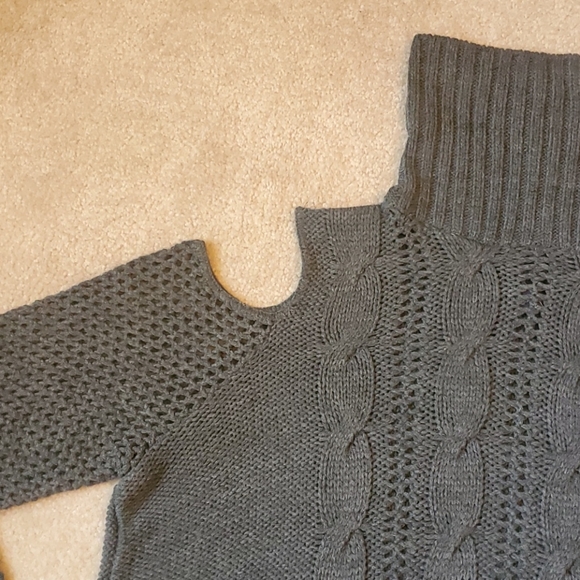 American Eagle Outfitters cold shoulder sweater - Picture 9 of 16